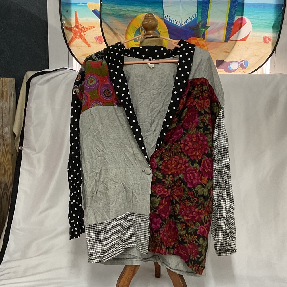 EUC Woman’s long sleeve M.L sport cardigan type shirt